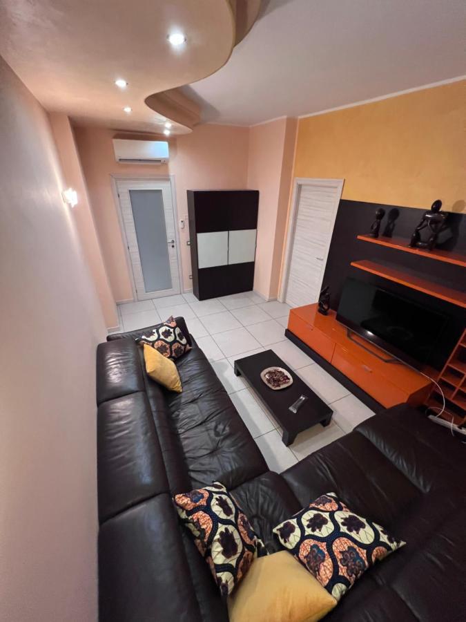 Stay In Style - Vibrant Condo In San Giovanni Lupatoto 산 조반니 루페투투 외부 사진
